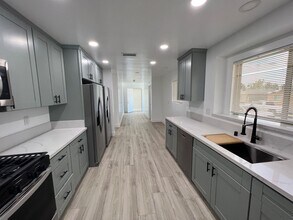 5136 E Falls View Dr in San Diego, CA - Building Photo - Building Photo