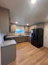 315 N 1st St in Central Point, OR - Building Photo - Building Photo