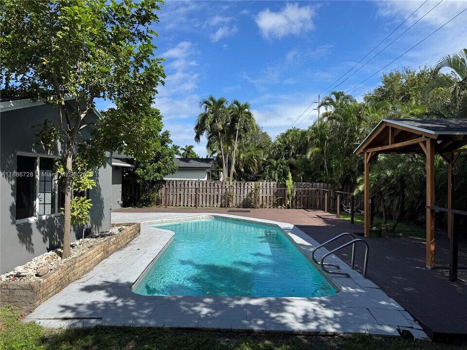 6700 NW 21st Terrace in Fort Lauderdale, FL - Building Photo