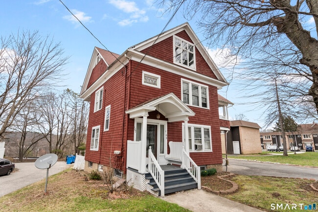 105 Howe Ave in Shelton, CT - Building Photo - Building Photo