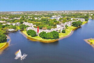 9230 Lagoon Pl in Davie, FL - Building Photo