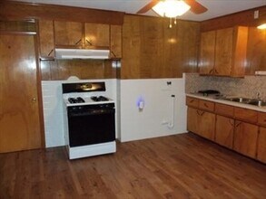 102-104 4th Ave in Lowell, MA - Building Photo - Building Photo