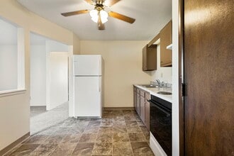 Prairie Woods Apartments in Des Moines, IA - Building Photo - Building Photo