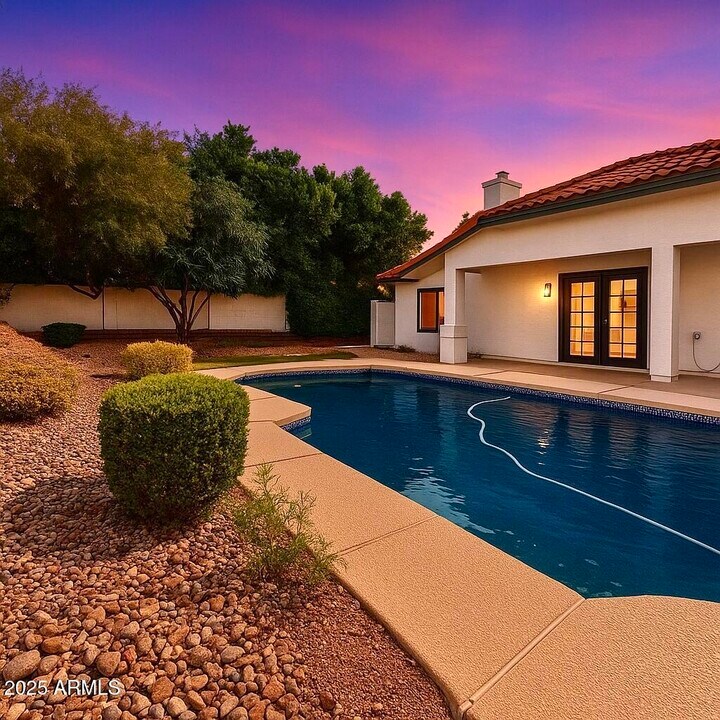 16015 N 10th St in Phoenix, AZ - Building Photo