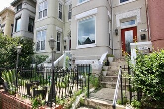1732 1st St NW, Unit Apt B in Washington, DC - Building Photo - Building Photo
