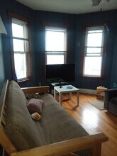 24 Darling St, Unit 3 in Boston, MA - Foto de edificio - Building Photo
