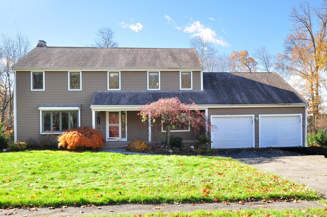 16 Virginia Ln in Farmington, CT - Building Photo