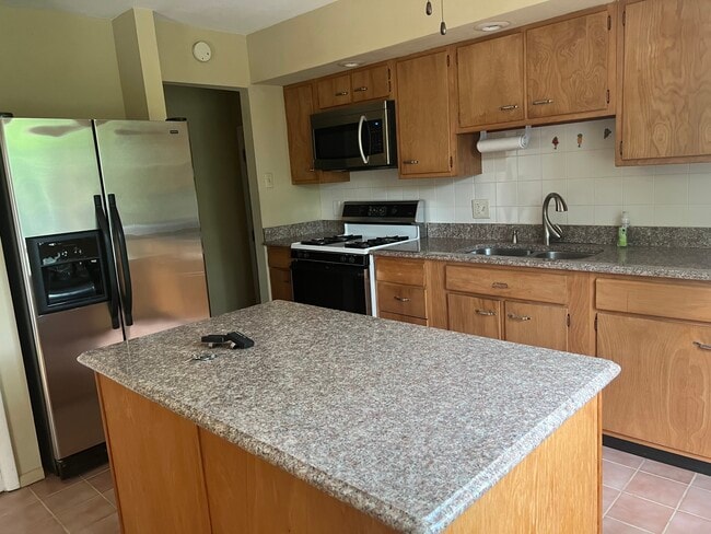 524 Ranch Dr in Ballwin, MO - Foto de edificio - Building Photo
