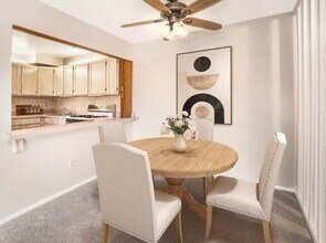 2025 E Greenwich Ave in Milwaukee, WI - Building Photo - Building Photo