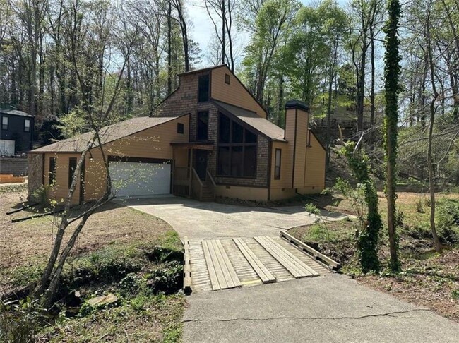 property at 2915 Creek Park Dr