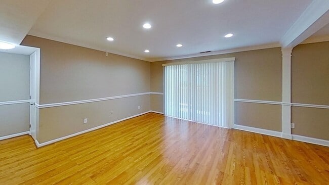 26 Beacon St, Unit 28B in Burlington, MA - Foto de edificio - Building Photo