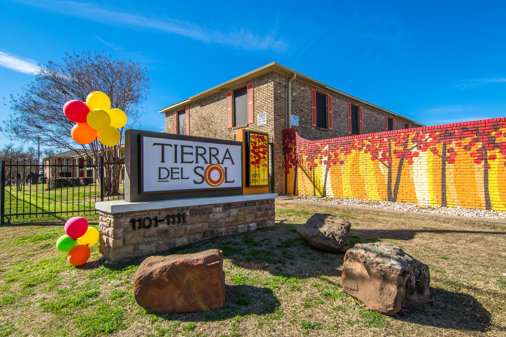 Tierra Del Sol in Irving, TX - Building Photo