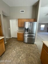 2012 E Villa Theresa Dr in Phoenix, AZ - Building Photo - Building Photo