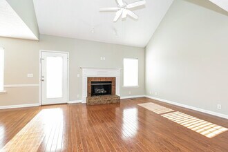 2411 Amber Glen Dr in Murfreesboro, TN - Foto de edificio - Building Photo