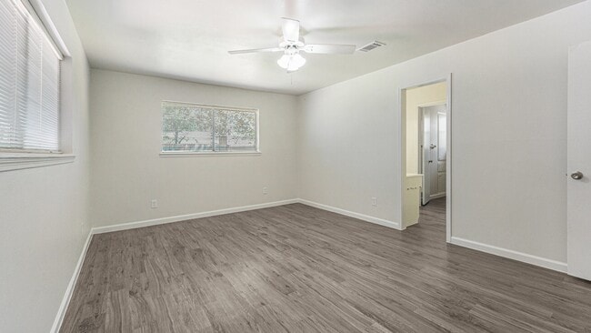 1003 Pear Tree Ln