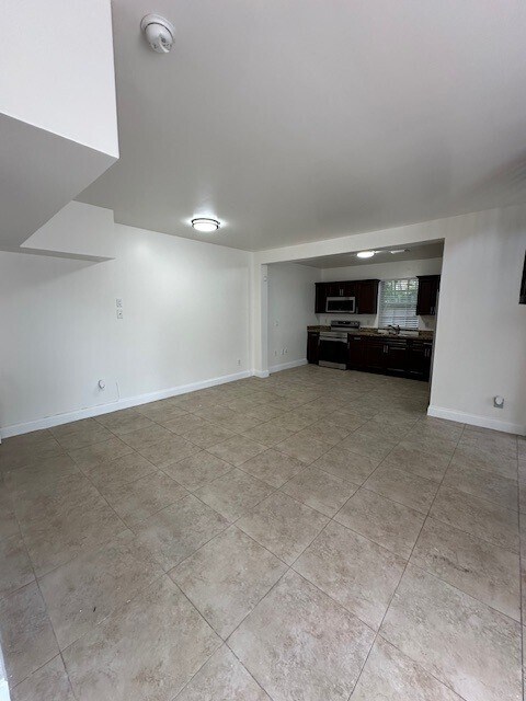 1129 SW 10th St in Miami, FL - Building Photo - Building Photo