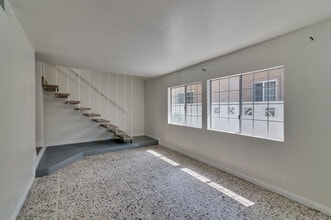 15013 Hartsook St, Unit Main House in Sherman Oaks, CA - Foto de edificio - Building Photo