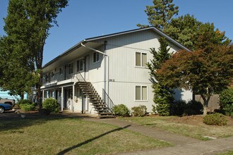 1811 4th St NE in Salem, OR - Building Photo - Building Photo