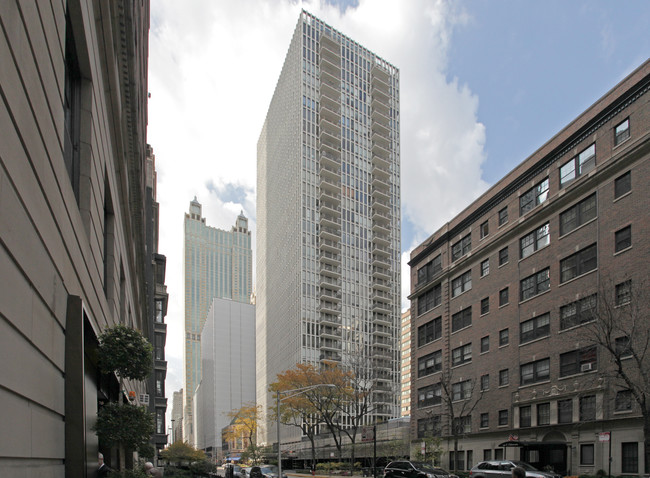 200 E Delaware Pl in Chicago, IL - Building Photo - Building Photo