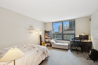 233 E Erie St, Unit 3002 in Chicago, IL - Building Photo - Building Photo