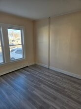 51 College St, Unit 1 in Lewiston, ME - Building Photo - Building Photo