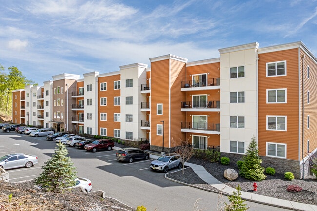 Sunset Ridge at Totowa in Totowa, NJ - Building Photo - Building Photo
