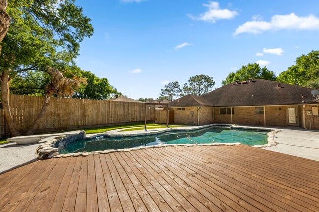 property at 14014 Briar Pl Dr