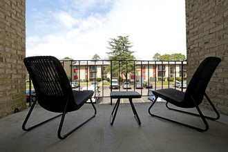 Carriage Club Apartments in Richmond, VA - Building Photo - Interior Photo