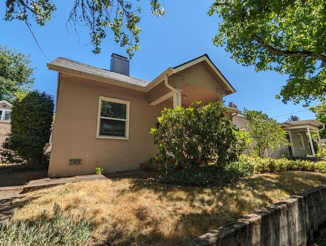 2417 Agate St in Eugene, OR - Building Photo - Building Photo