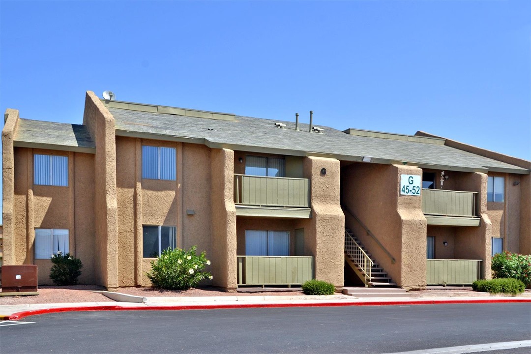 Thunderbird Apartments Photo