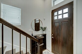 2231 Chenevert St in Houston, TX - Building Photo - Building Photo