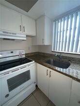 11625 Canal Dr, Unit 18 in Miami, FL - Building Photo - Building Photo