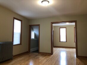 428 E Dover St, Unit LOWER in Milwaukee, WI - Foto de edificio - Building Photo