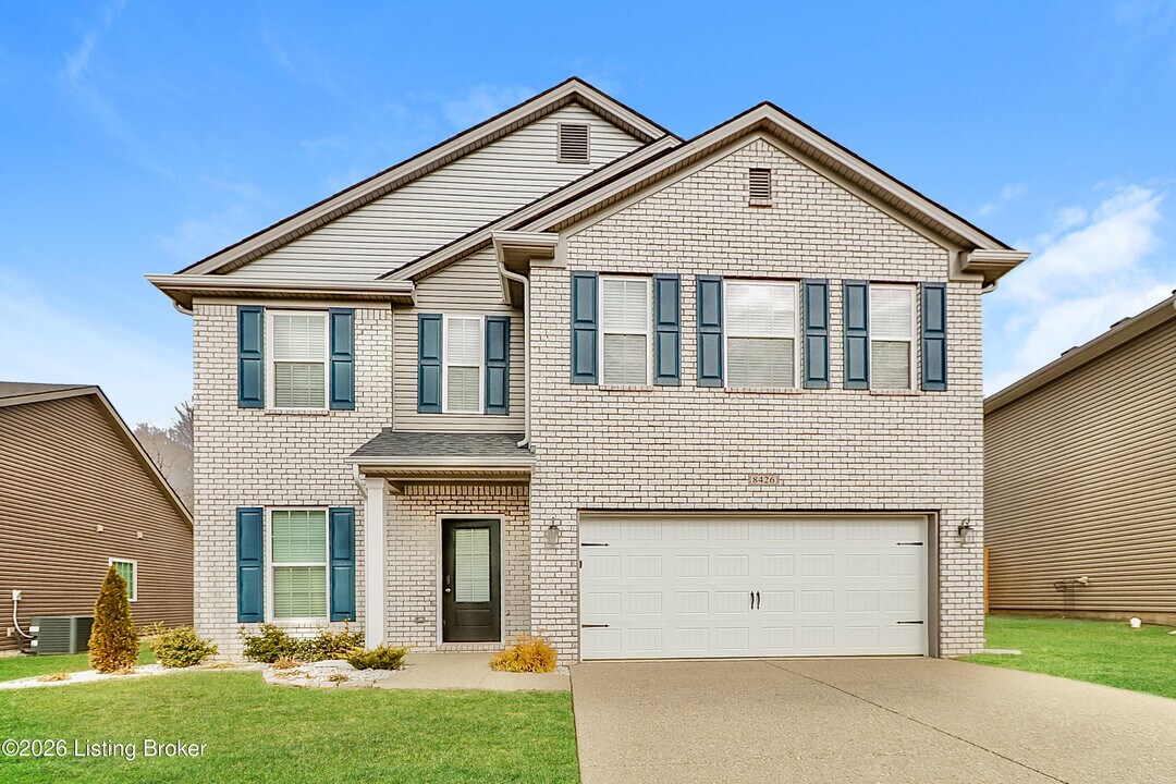 8426 Gateway Run Rd in Louisville, KY - Building Photo