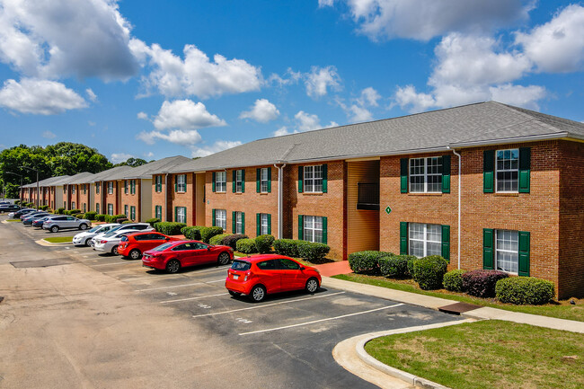 High Grove Apartments in Bonaire, GA - Foto de edificio - Building Photo