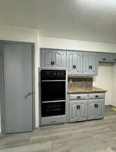 7747 Dentcrest Dr in Dallas, TX - Foto de edificio - Building Photo