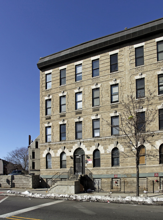 838 Grand St in Jersey City, NJ - Foto de edificio - Building Photo