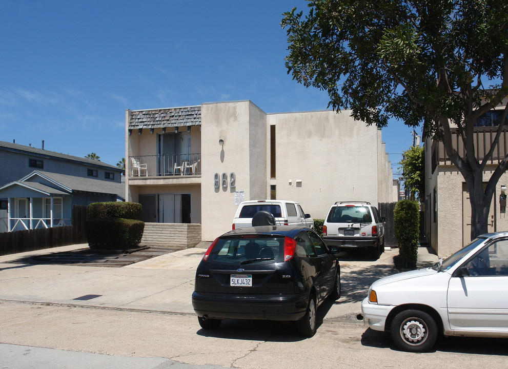 962 Thomas Ave in San Diego, CA - Building Photo