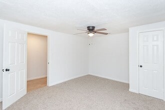 2425 Fayle St in Baytown, TX - Foto de edificio - Building Photo