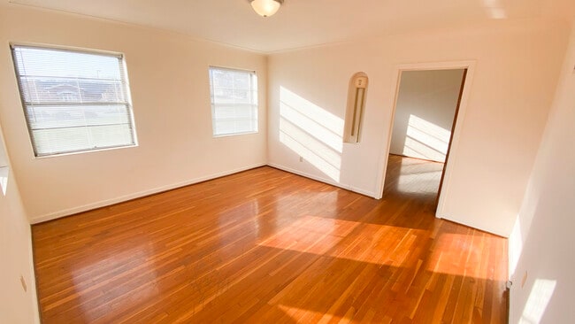 227 W Dunklin St, Unit 2 in Jefferson City, MO - Foto de edificio - Building Photo