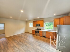 1172 Arnold Ave E in Port Orchard, WA - Building Photo - Building Photo