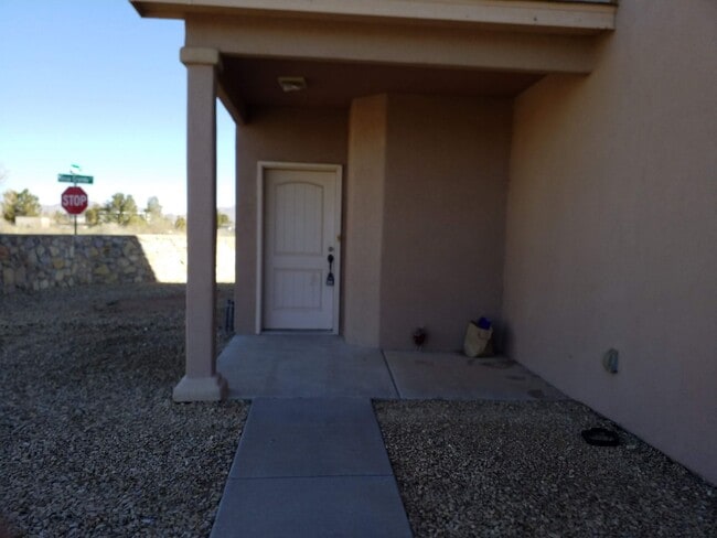 5042 Kenner Way in Las Cruces, NM - Building Photo - Building Photo