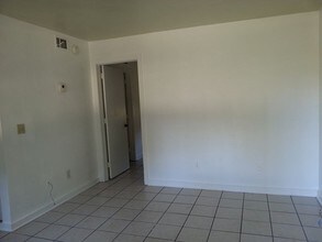 215 Lovelace Dr-Unit -11 in Tallahassee, FL - Building Photo - Building Photo