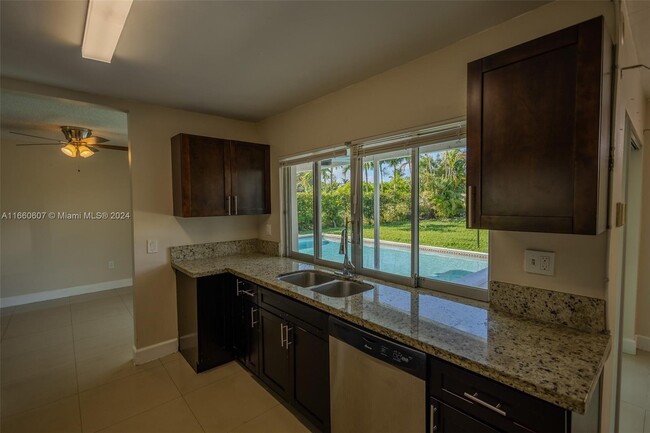 3414 W Lake Pl in Miramar, FL - Building Photo - Building Photo