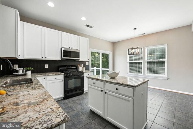 2804 Piper Glenn Ct in Dumfries, VA - Building Photo - Building Photo