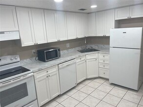 851 Bayway Blvd in Clearwater, FL - Building Photo - Building Photo