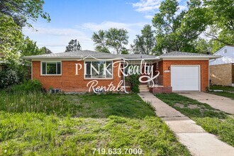 2112 Templeton Gap Rd in Colorado Springs, CO - Building Photo - Building Photo
