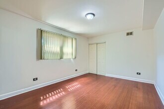 2067 W Farwell Ave in Chicago, IL - Building Photo - Building Photo