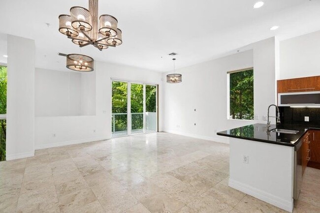 775 NE 4th Ave in Fort Lauderdale, FL - Building Photo - Building Photo