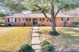 500 Kessler Blvd in Sherman, TX - Foto de edificio - Building Photo